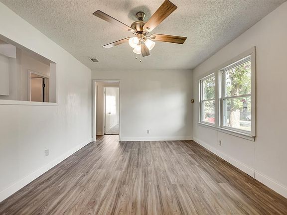 4th image of 212 Oak Dr W