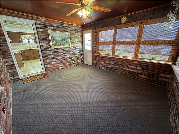 4th image of 111 N Hitchman St