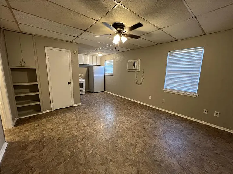 302 W Valley Rd #1 — Photo 2