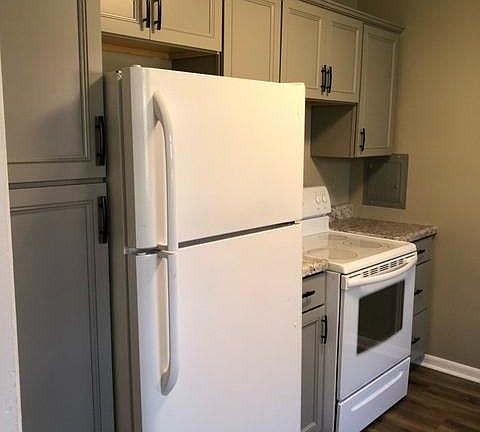 3rd image of 2619 N Hanssler Ct