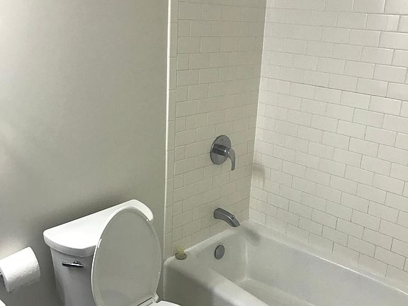 4th image of 141 S Oak Park Ave #1
