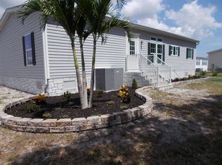 900 Hawthorn Cir, Barefoot Bay, FL 32976
