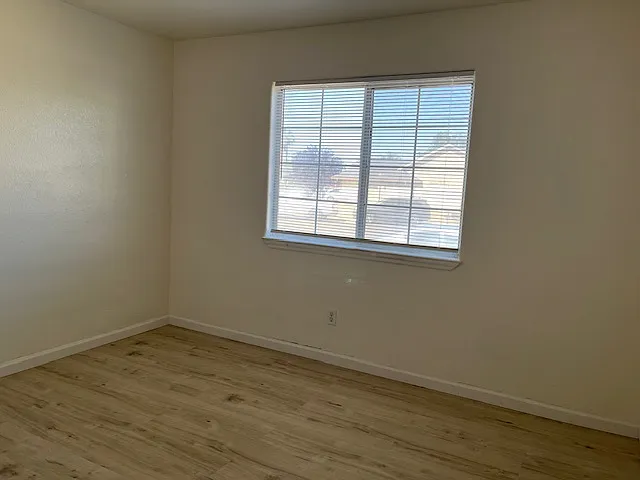 3 bed, 1372 sqft, $2,300 — Photo 2