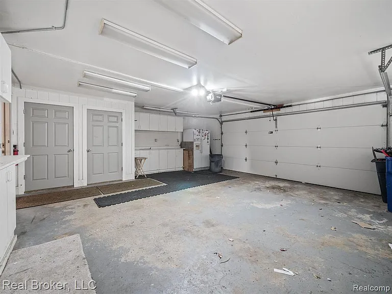 1909 Marie Cir — Photo 19