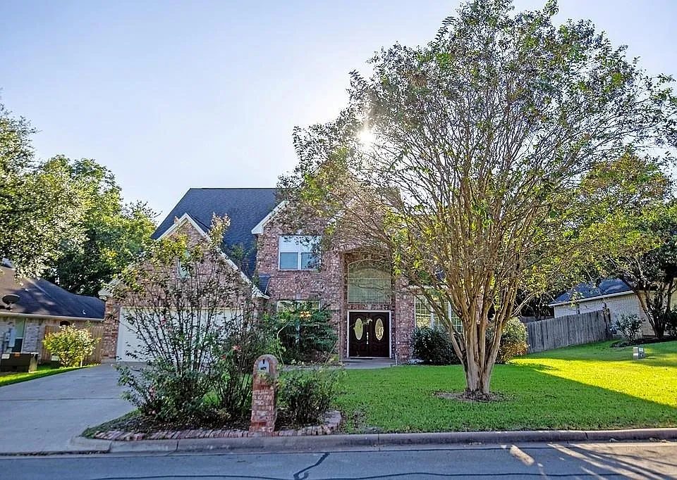 2905 Oakwood Dr