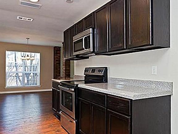 5th image of 2201 Stonebrook Dr