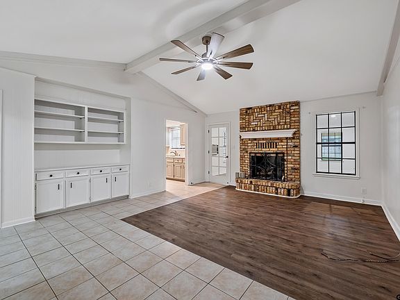 2nd image of 3619 Leaning Oaks