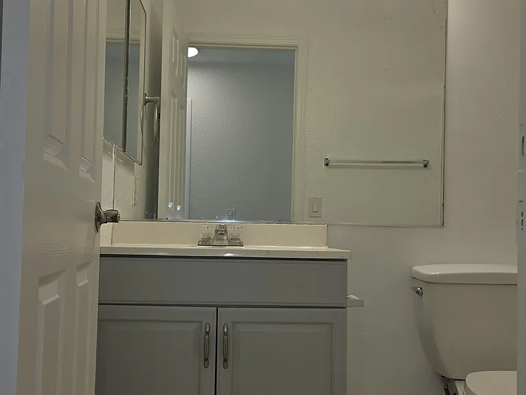 892 Robin Dr — Photo 11