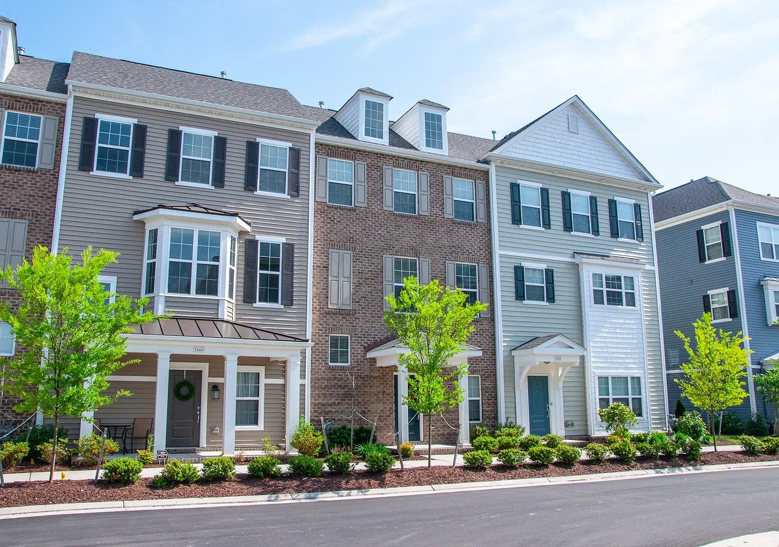 Incredibly modern 3-story home in Spence Crossing!! — Photo 1