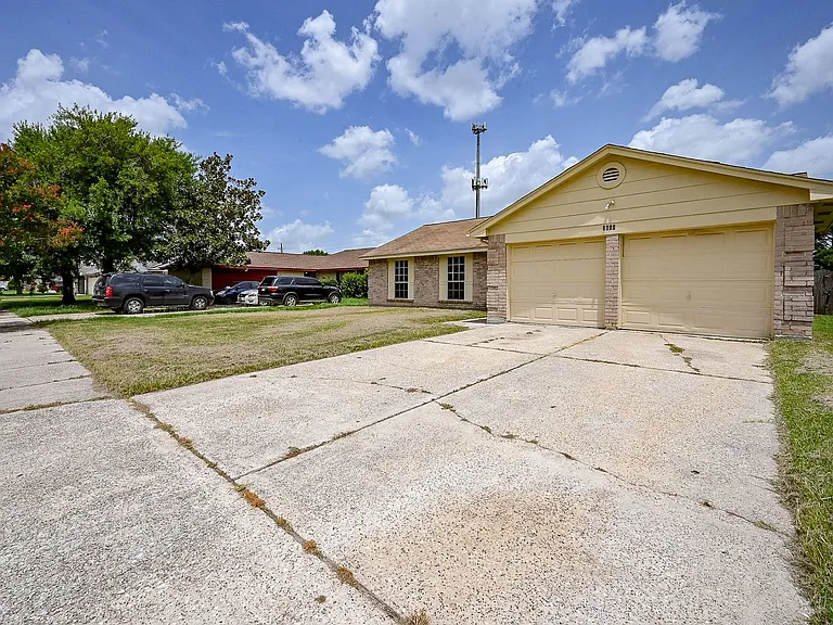 2667 Grand Canyon Dr — Photo 2