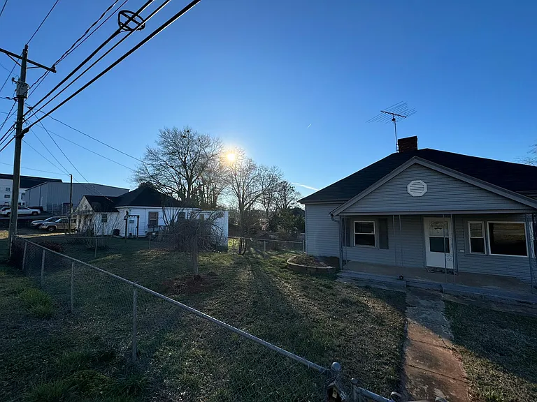 155 Floyd St — Photo 3