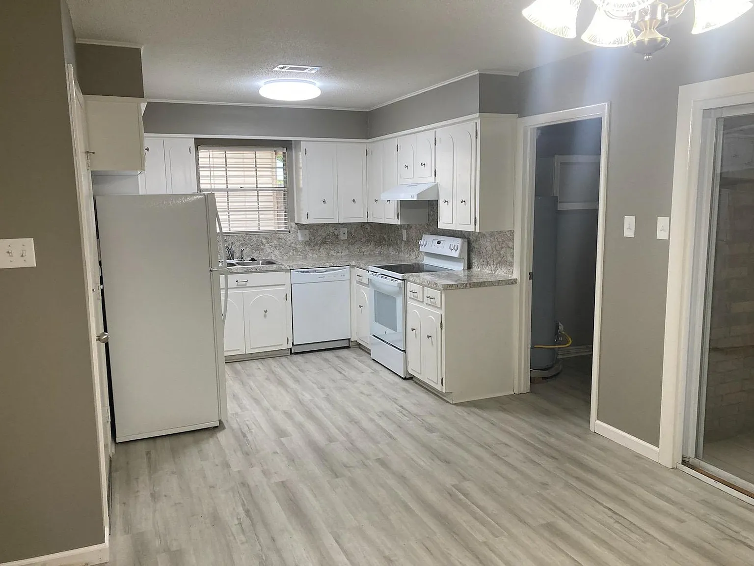 8620 Northgate Dr — Photo 3