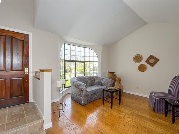 2nd image of 890 Waverly Cmn