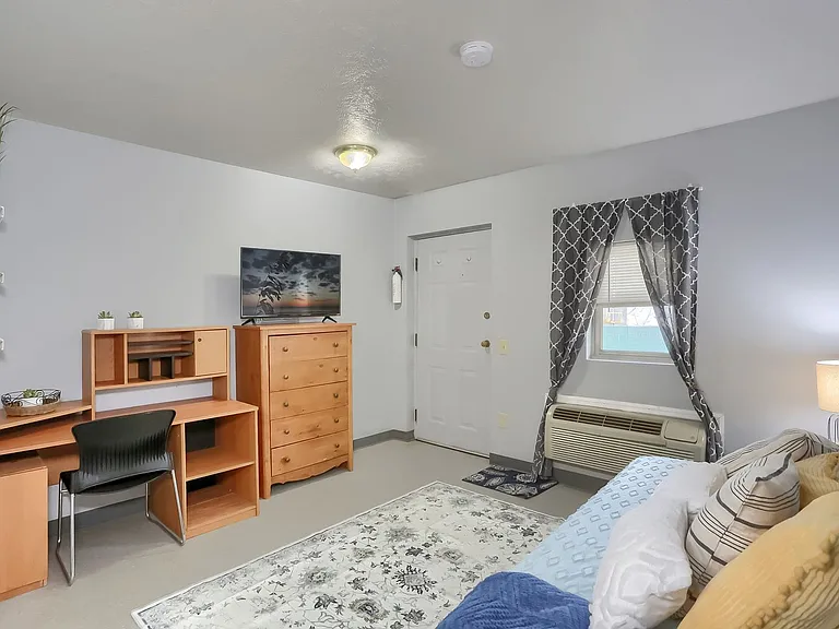 875 New Castle Rd — Photo 5