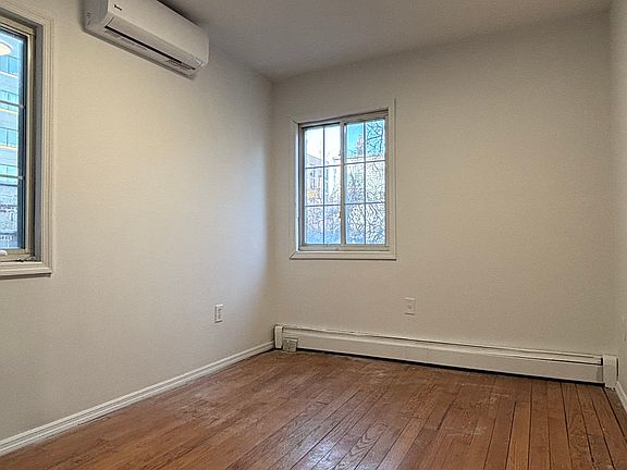 5th image of 365 Essex St APT 2