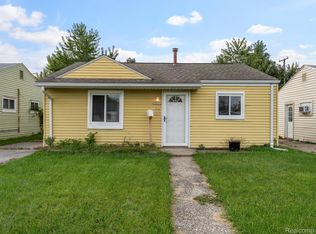 28441 Rosemont St, Roseville, MI 48066