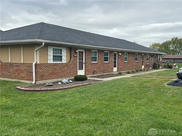 8468-8462 Woodgrove Ct, Dayton, OH 45458