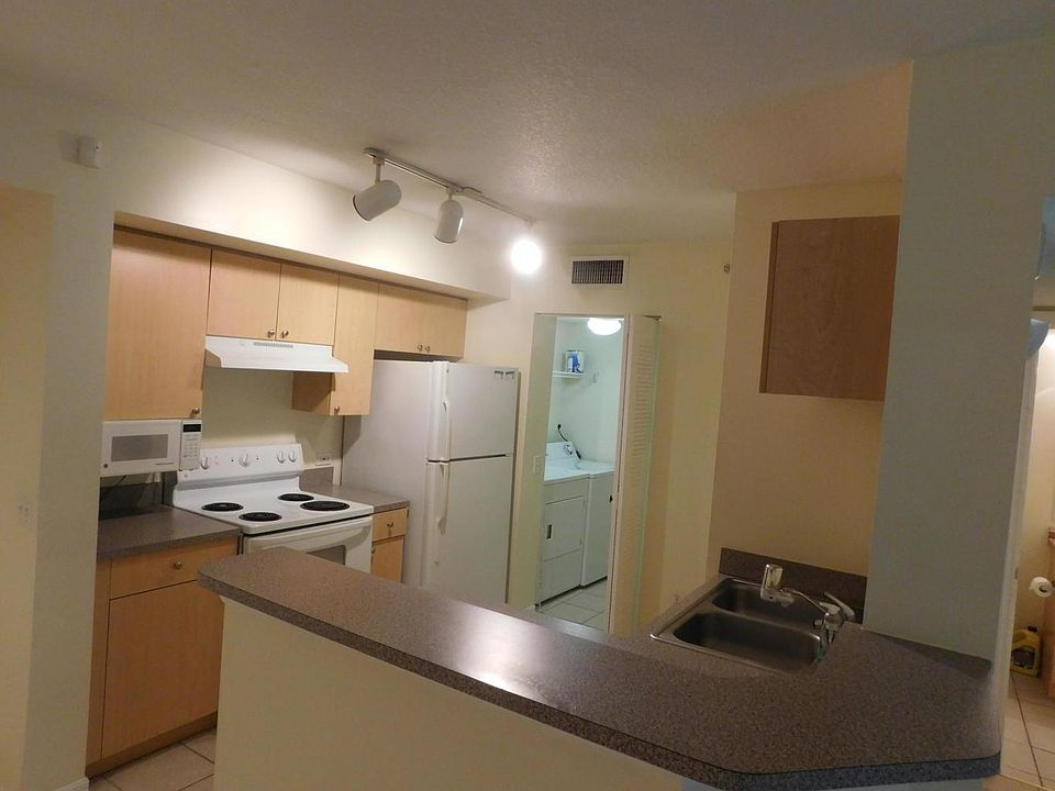 1st image of 1220 Villa Cir
