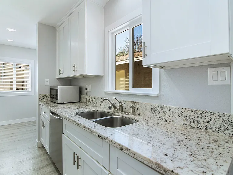 Ellis Street Duplex — Photo 1
