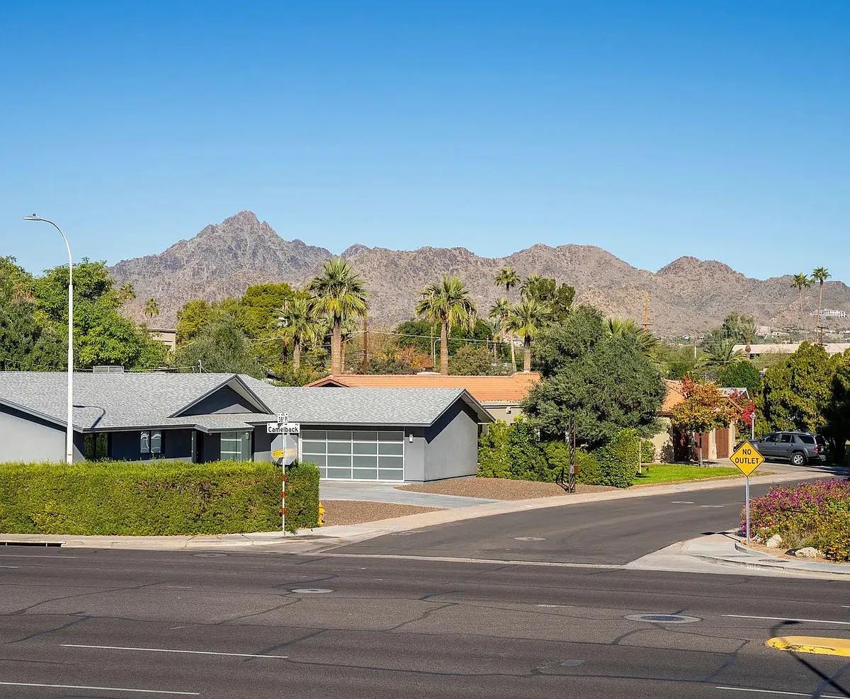Building Photo - 3825 E Camelback Rd #223