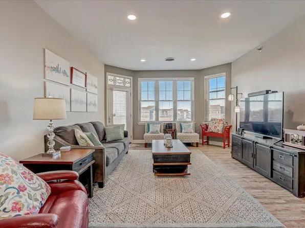 4110 South Lake DR #240, Saint Francis, WI 53235