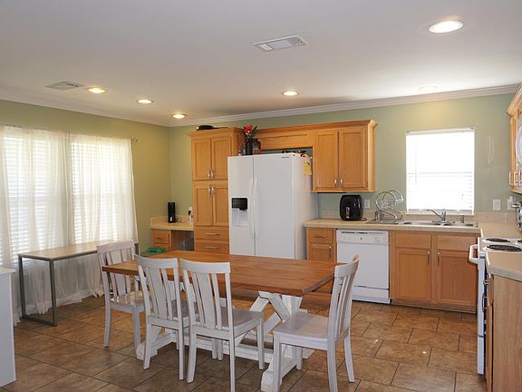 4th image of 211 Stoneburg Dr
