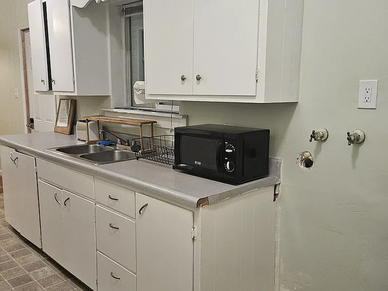Stack washer/dryer hookups (may be able to include)