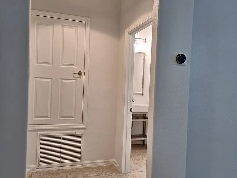 1017 Priory Cir — Photo 35