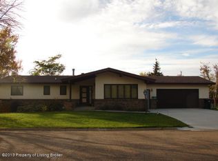 318 E St N, Richardton, ND 58652