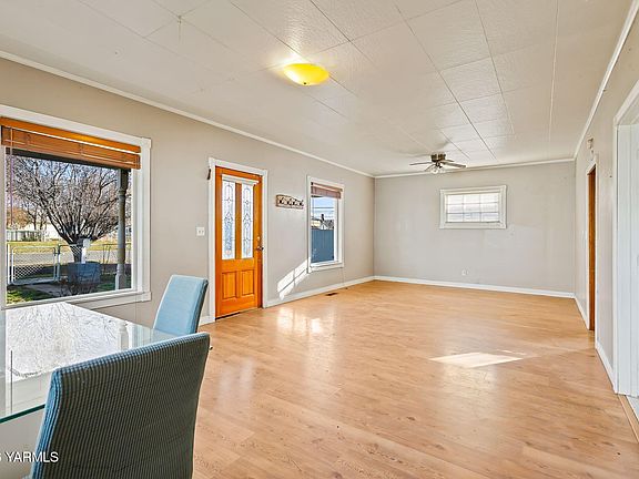 304 N 6th St-6>