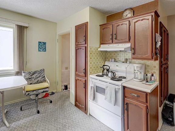 5th image of 2119 N Halifax Cres NW