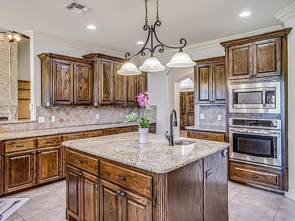5th image of 6241 Lago Vista Dr