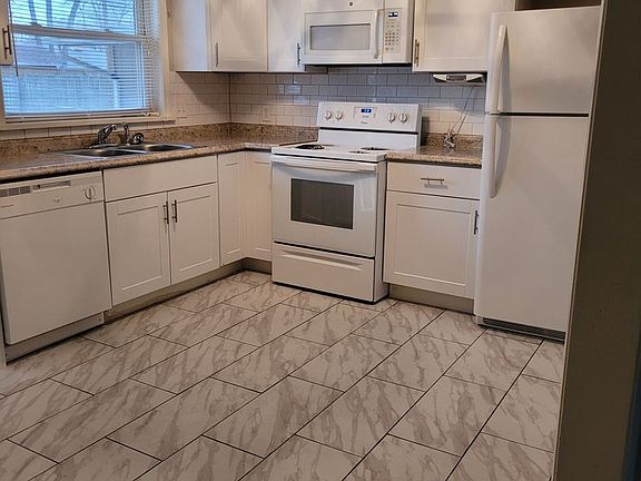 3rd image of 11706 Fuller Ave