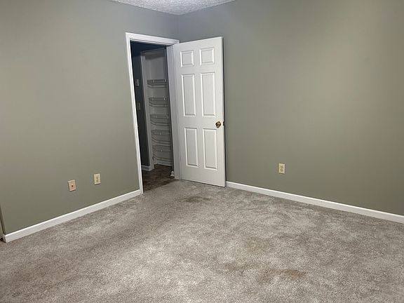 4th image of 105 Abbott Ln