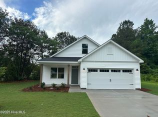 509 W Hayes St, Burgaw, NC 28425