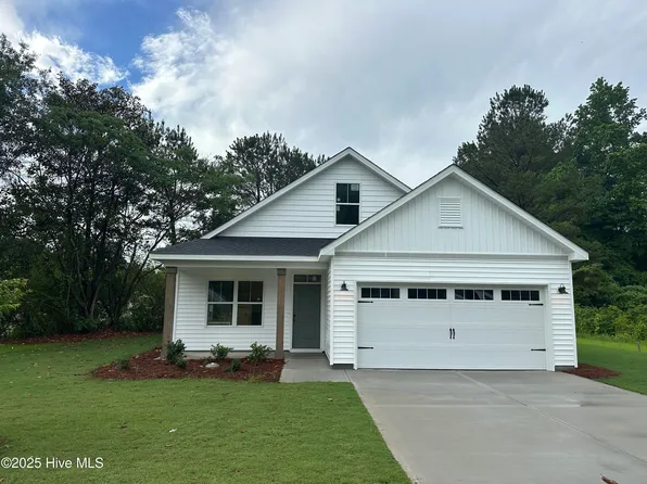 509 W Hayes Street, Burgaw, NC 28425