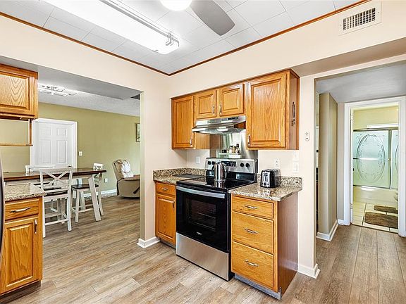 5th image of 903 Leeland Heights Blvd E