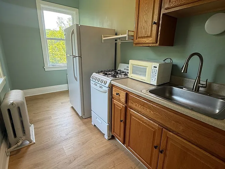 1003 Middle Rd #3 — Photo 3