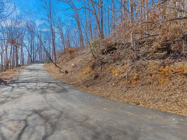 821 Whispering Falls Dr, Pickens, SC 29671