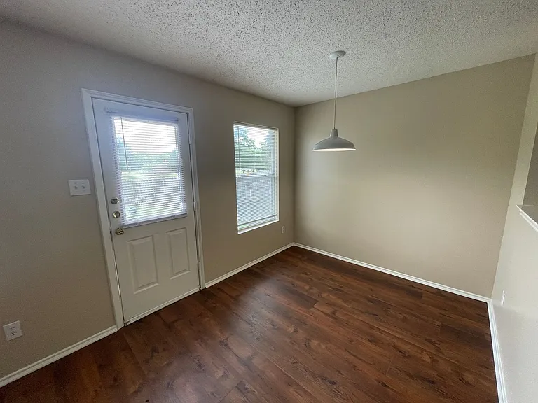 1420 Bumble Bee Dr — Photo 4
