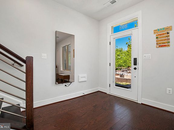 4th image of 808 Thompson Cres #17