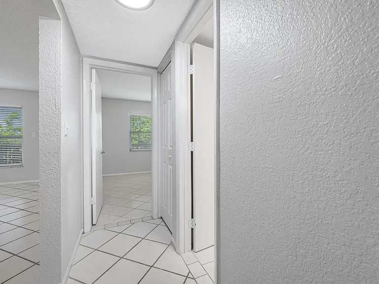KC Flats Apartments — Photo 21