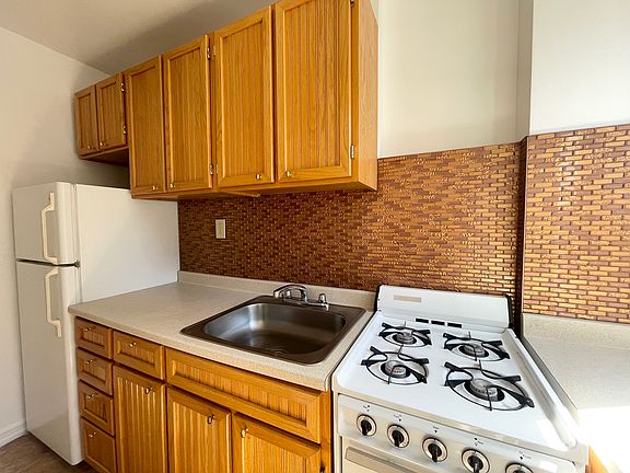 5th image of 121 E 31st St APT 2J