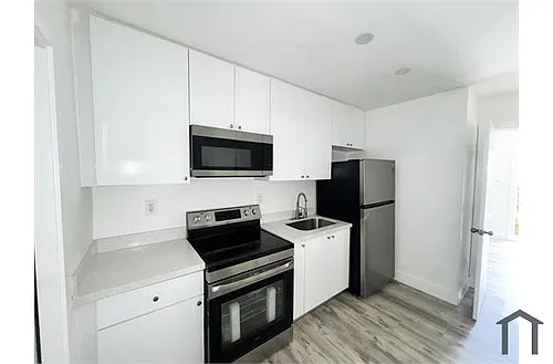 885 SW 29th Ave #2 Photo 1