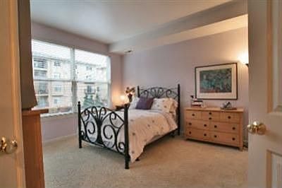 4th image of 615 6th St APT 102