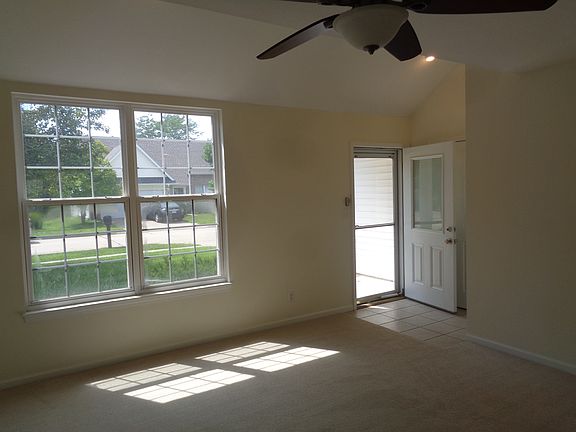 3rd image of 4008 Meadow View Dr