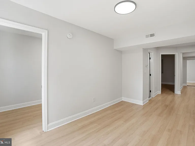 1250 Queen St NE #1 — Photo 8