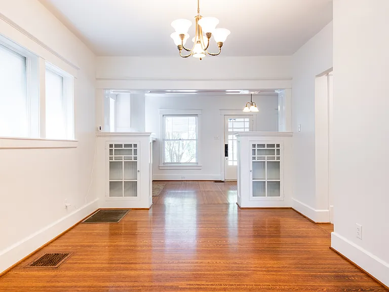 1604 Edgeland Ave — Photo 9