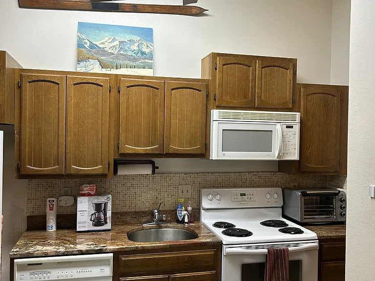 628 Cranmer Ave #211B — Photo 3