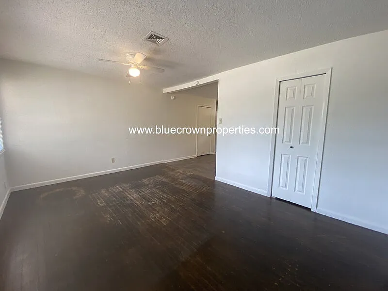 3 bed, 1.0 bath, 957 sqft, $1,600 — Photo 4